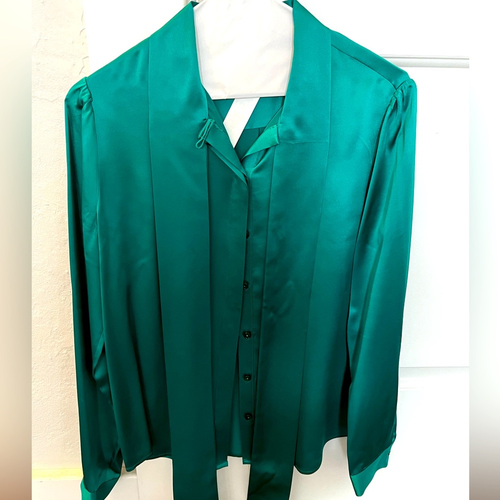 Emerald green Lily Silk silk shirt with built in scarf. Small